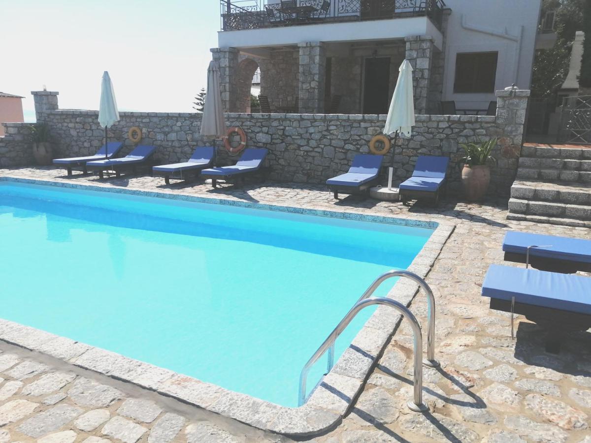 Malvazios Villas #4 Гитион Экстерьер фото